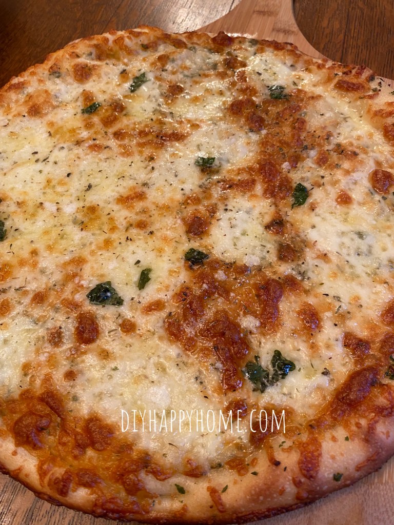 Cheesy Garlic White Pizza