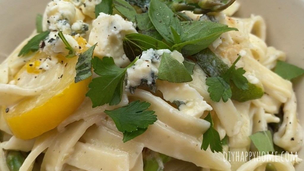 Creamy Gorgonzola Garden Veggie Pasta